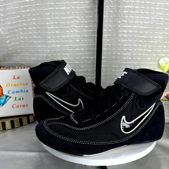 (N1) Nike Kids Black and White High-Top Sneakers, Sz 2Y - Picture 1 of 10
